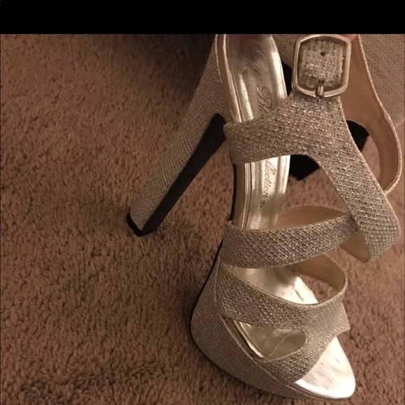 Silver metallic heels - Picture 1 of 2
